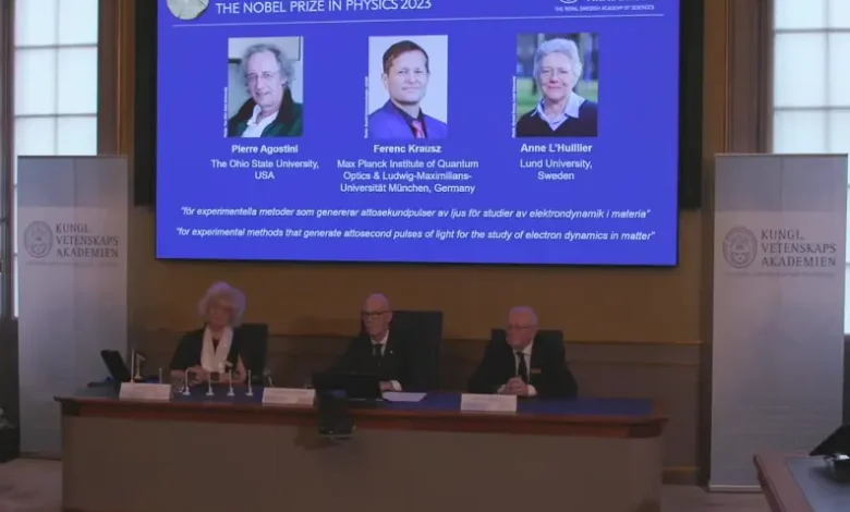 جائزة نوبل في الفيزياء 2023 تُمنح لثلاث علماء في مجال الإلكترونات
